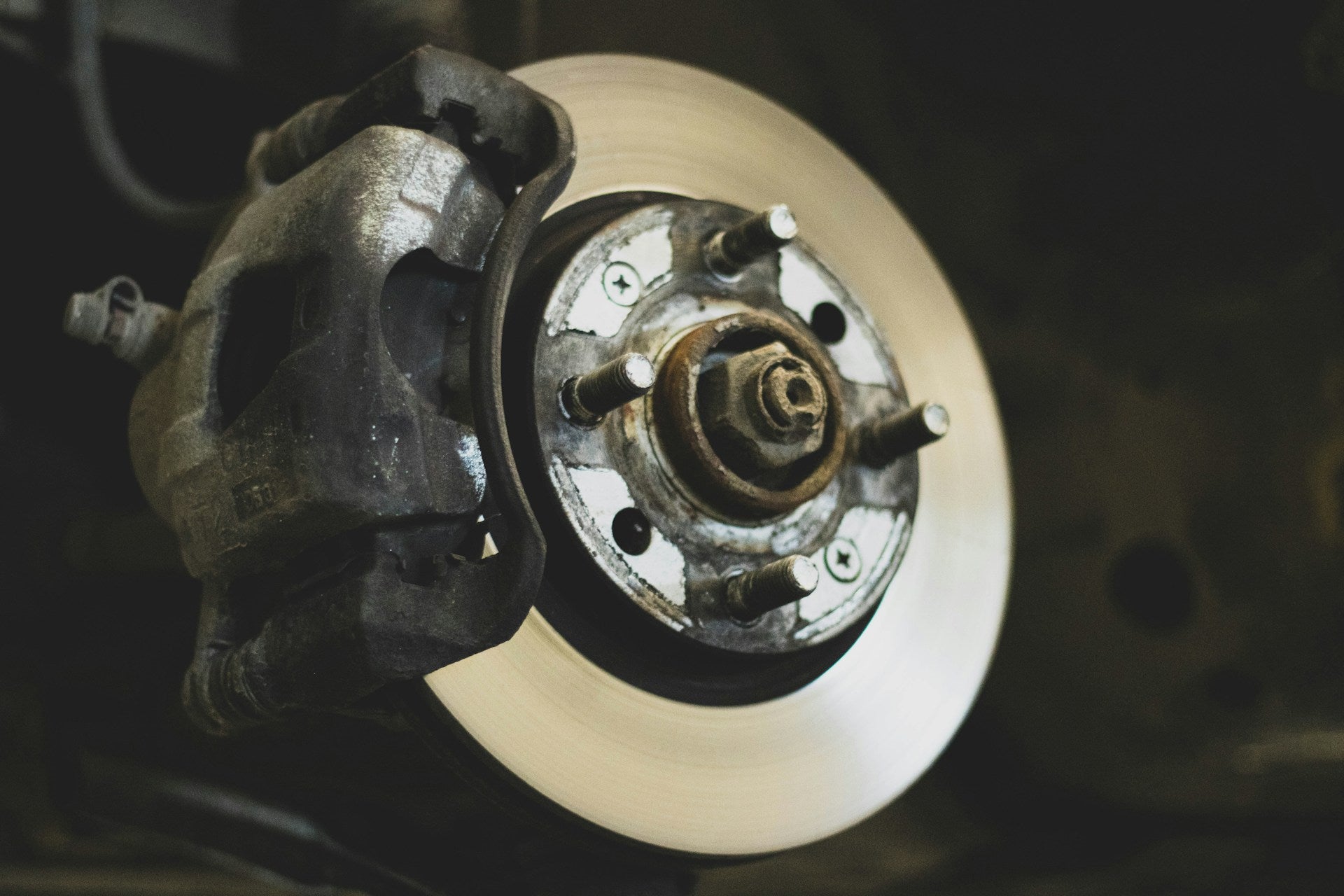 10 Signs It's Time to Change Brake Pads and Rotors