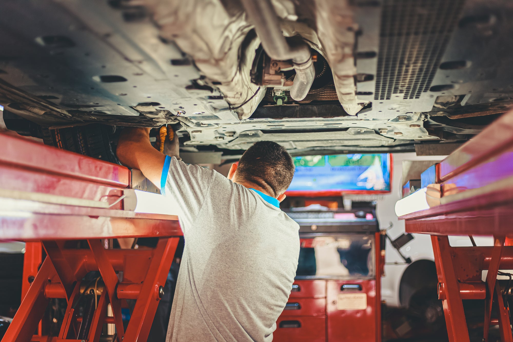 How to Choose a Reliable Mechanic for Your Car: Finding the Right Hands for Your Wheels