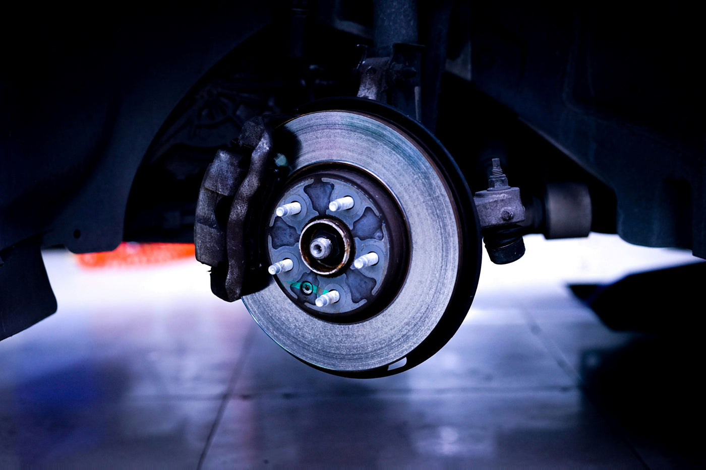 Choosing Between Ceramic & Semi-Metallic Brake Pads: Pros & Cons